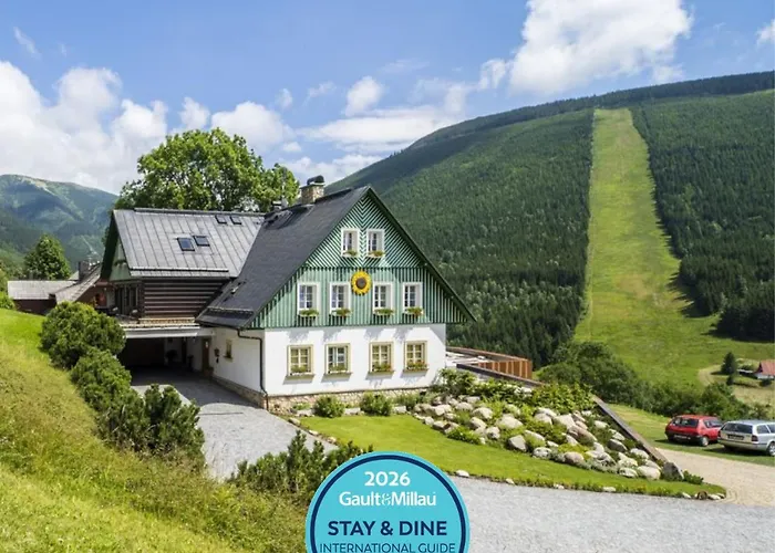 Pension Slunecnice & Panorama Restaurant FarmaPensjonat